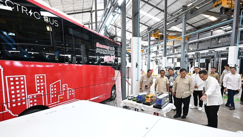 Presiden Prabowo Subianto meresmikan fasilitas perakitan kendaraan komersial listrik milik PT VKTR Sakti Industries di Kabupaten Magelang, Provinsi Jawa Tengah, Kamis, (9/4/2026). (Dok. Sekretariat Presiden)