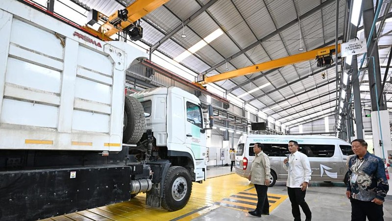Presiden Prabowo Subianto meresmikan fasilitas perakitan kendaraan komersial listrik milik PT VKTR Sakti Industries di Kabupaten Magelang, Provinsi Jawa Tengah, Kamis, (9/4/2026). (Dok. Sekretariat Presiden)