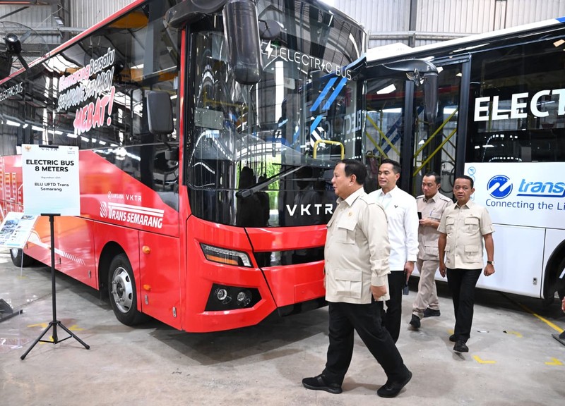 Presiden Prabowo Subianto meresmikan fasilitas perakitan kendaraan komersial listrik milik PT VKTR Sakti Industries di Kabupaten Magelang, Provinsi Jawa Tengah, Kamis, (9/4/2026). (Dok. Sekretariat Presiden)