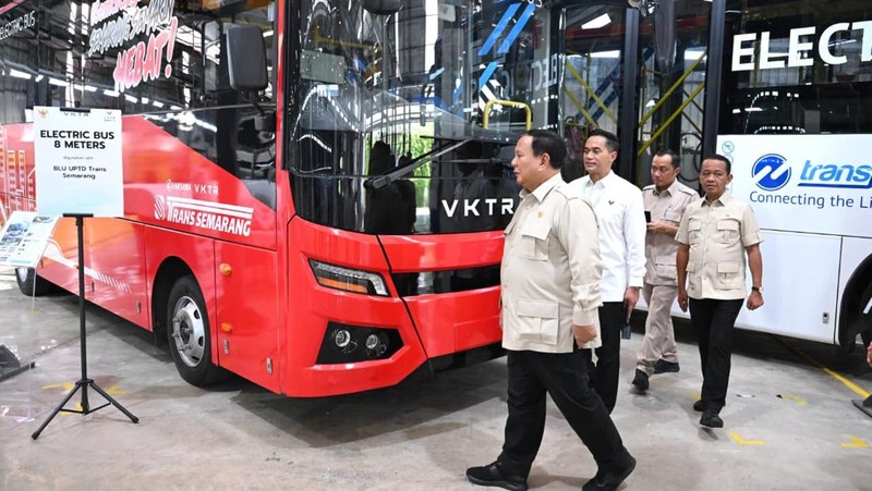 Presiden Prabowo Subianto meresmikan fasilitas perakitan kendaraan komersial listrik milik PT VKTR Sakti Industries di Kabupaten Magelang, Provinsi Jawa Tengah, Kamis, (9/4/2026). (Dok. Sekretariat Presiden)