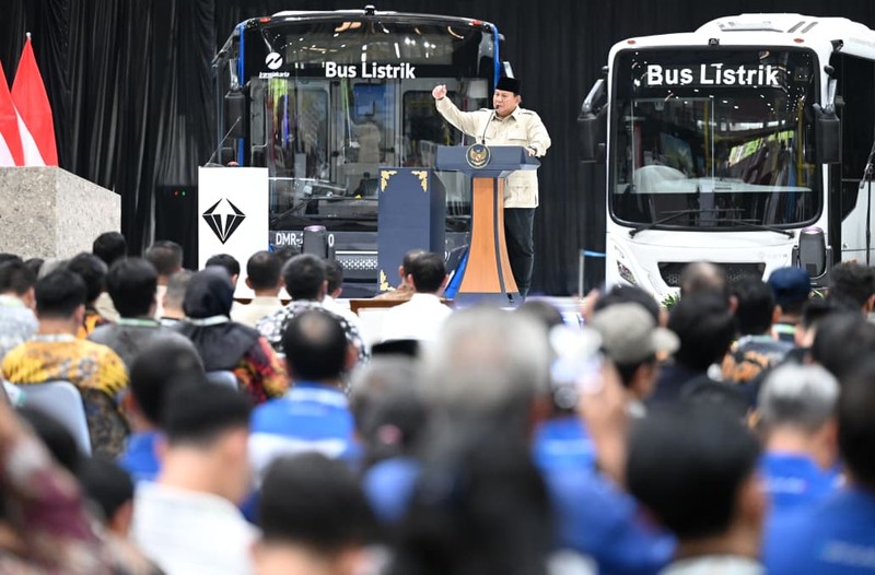 Presiden Prabowo Subianto meresmikan fasilitas perakitan kendaraan komersial listrik milik PT VKTR Sakti Industries di Kabupaten Magelang, Provinsi Jawa Tengah, Kamis, (9/4/2026). (Dok. Sekretariat Presiden)