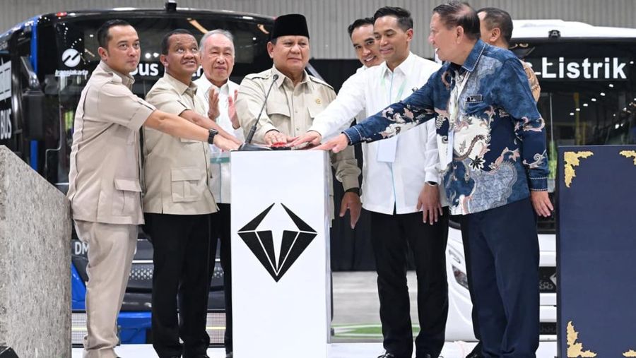 Presiden Prabowo Subianto meresmikan fasilitas perakitan kendaraan komersial listrik milik PT VKTR Sakti Industries di Kabupaten Magelang, Provinsi Jawa Tengah, Kamis, (9/4/2026). (Dok. Sekretariat Presiden)
