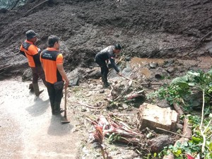 Longsor di Gitgit Buleleng, Akses Warga Lumpuh-Siswa Tak Bisa Sekolah