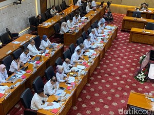 Menaker di DPR: Kami Terima Surat dari Kemenkeu 1 April Ada Efisiensi