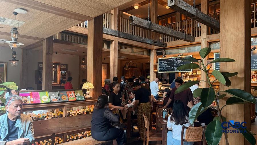 Rumah Makan Salira, mengusung konsep ala warteg dengan harga dan nuansa premium.