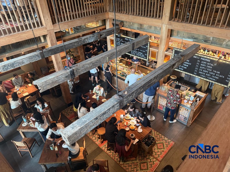 Rumah Makan Salira, mengusung konsep ala warteg dengan harga dan nuansa premium.