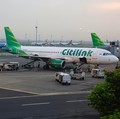 Sebuah pesawat Airbus milik Citilink sedang mengisi bahan bakar di Bandara Internasional Soekarno-Hatta menyusul persetujuan pemerintah atas biaya tambahan bahan bakar jet, di tengah konflik AS-Israel dengan Iran, di Tangerang, pinggiran Jakarta, Ind