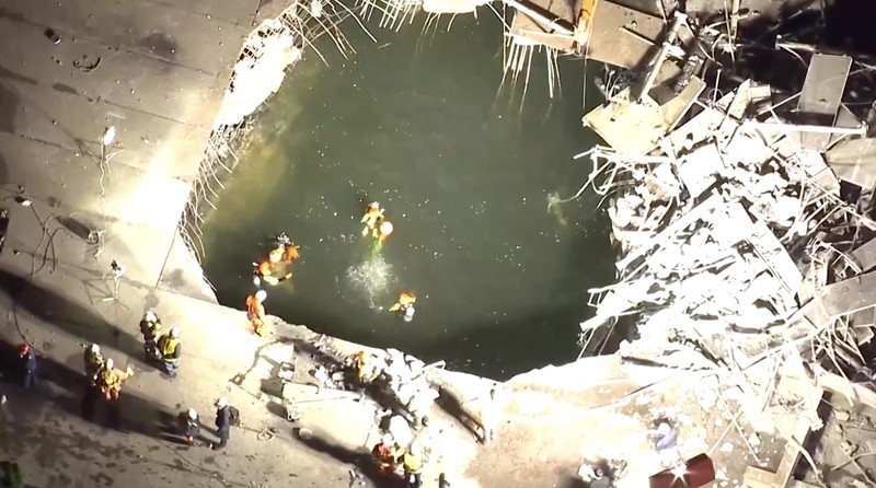 Tiga orang mengalami luka kritis dan satu orang masih hilang setelah perancah runtuh di lokasi konstruksi pabrik baja JFE Steel di Kota Kawasaki, Jepang timur,  pada Selasa (7/4/2026). (Tangkapan Layar Video Reuters/NIPPON TV / JAPAN)