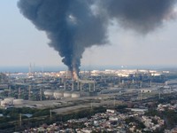 Api Melalap Kilang Minyak Pemex, Produksi BBM Terancam