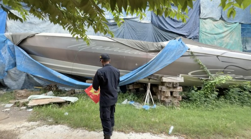 Direktorat Jenderal Bea dan Cukai (DJBC) Kementerian Keuangan kembali menyegel empat kapal yacht ilegal yang masuk ke perairan Indonesia dan diduga diperdagangkan secara gelap. Penyegelan dilakukan setelah tim gabungan Kanwil DJBC dan Kanwil Ditjen Pajak Jakarta Utara melakukan pengawasan importasi kapal wisata asing di Pantai Mutiara, Jakarta Utara, Jumat (10/4/2026). (Dok. Bea Cukai Jakarta)