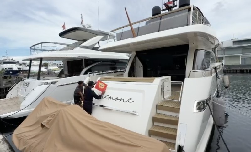 Direktorat Jenderal Bea dan Cukai (DJBC) Kementerian Keuangan kembali menyegel empat kapal yacht ilegal yang masuk ke perairan Indonesia dan diduga diperdagangkan secara gelap. Penyegelan dilakukan setelah tim gabungan Kanwil DJBC dan Kanwil Ditjen Pajak Jakarta Utara melakukan pengawasan importasi kapal wisata asing di Pantai Mutiara, Jakarta Utara, Jumat (10/4/2026). (Dok. Bea Cukai Jakarta)