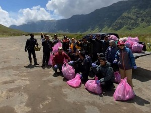 TNBTS Serukan Gerakan Bawa Turun Sampah demi Kelestarian Bromo