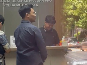 Insanul Fahmi Datangi Polda Metro Jaya Terkait Kasus Dugaan Perzinaan