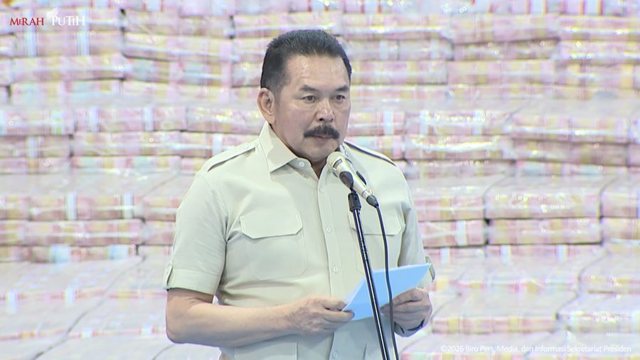 Jaksa Agung RI, ST Burhanuddin saat memberikan keterangan dalam Penyerahan Denda Administratif dan Penyelamatan Keuangan Negara Serta Penguasaan Kembali Kawasan Hutan Tahap VI Gedung Bundar Kejaksaan Agung, Jakarta, Jumat (10/04/2026). (Tangkapan Layar Youtube/Sekretariat Presiden)