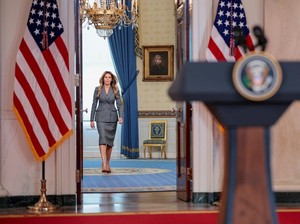 Video Melania Bantah Jadi Korban yang Dijual Epstein ke Trump