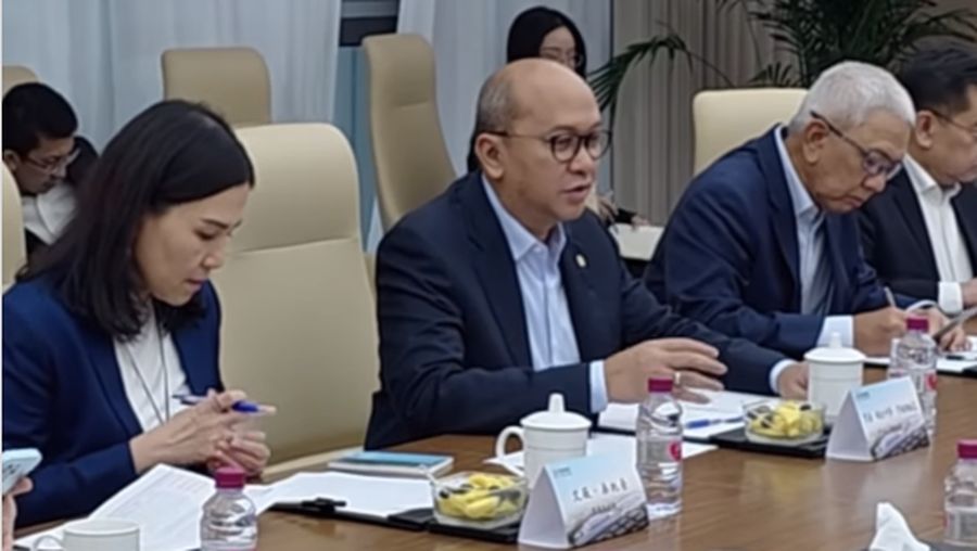 Menteri Investasi dan Hilirisasi/Kepala Badan Koordinasi Penanaman Modal (BKPM) sekaligus CEO BPI Danantara, Rosan Perkasa Roeslani saat meninjauan ke fasilitas perusahaan terkemuka di bidang manufaktur sel surya, Yingfa Group di China. (Instagram/rosanroeslani)