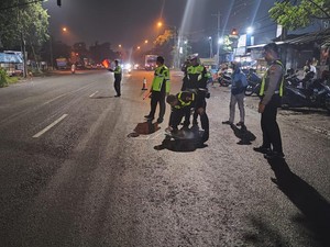 Ojol Tewas Terlindas Truk Trailer di Krian Sidoarjo