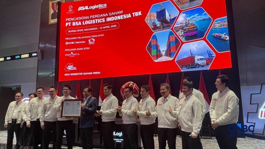 Perusahaan di sektor logistik, PT BSA Logistics Indonesia Tbk. (WBSA) resmi mencatatkan sahamnya di Bursa Efek Indonesia (BEI) melalui pencatatan saham perdana (Initial Public Offering/IPO). Perseroan menjadi emiten pertama yang melantai di pasar modal tahun ini. (CNBC Indonesia Romys/Binekasari)