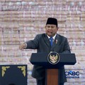 Presiden RI Prabowo Subianto memberi sambutan dalam Kegiatan Penyerahan Denda Administratif dan Penyelamatan Keuangan Negara Serta Penguasaan Kembali Kawasan Hutan Tahap VI di Kejaksaan Agung, Jakarta, Jumat (10/04/2026). (CNBC Indonesia/Muhammad Sab