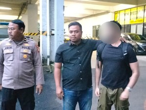 Pria Asal Inggris Ngamuk Bawa Sajam di Shelter Ciputat gara-gara Kucing