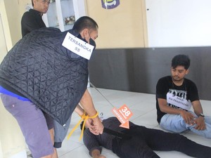 Rekonstruksi Ungkap Momen Sadis Cobro Habisi Anggota Joxzin Saat Tidur