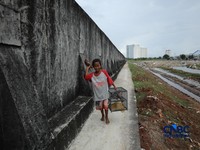 Wajah Baru Tanggul Pantai Muara Baru, Beton 