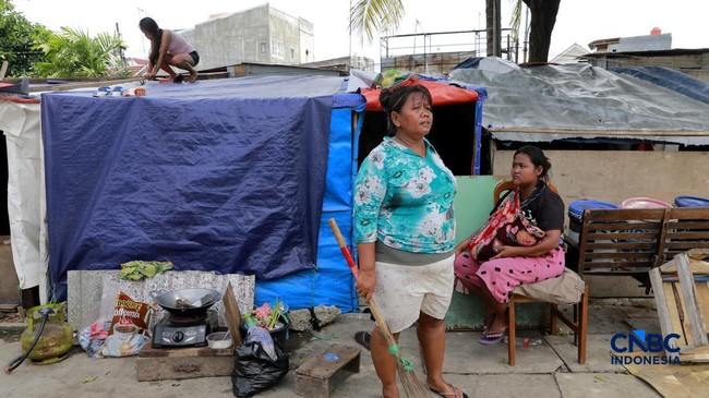 Penampakan Kumuh Bantaran Rel Senen, 15 Juni Berubah Jadi Rusun