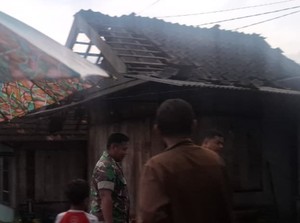 Angin Kencang di Grobogan Bikin Atap Puluhan Rumah Beterbangan