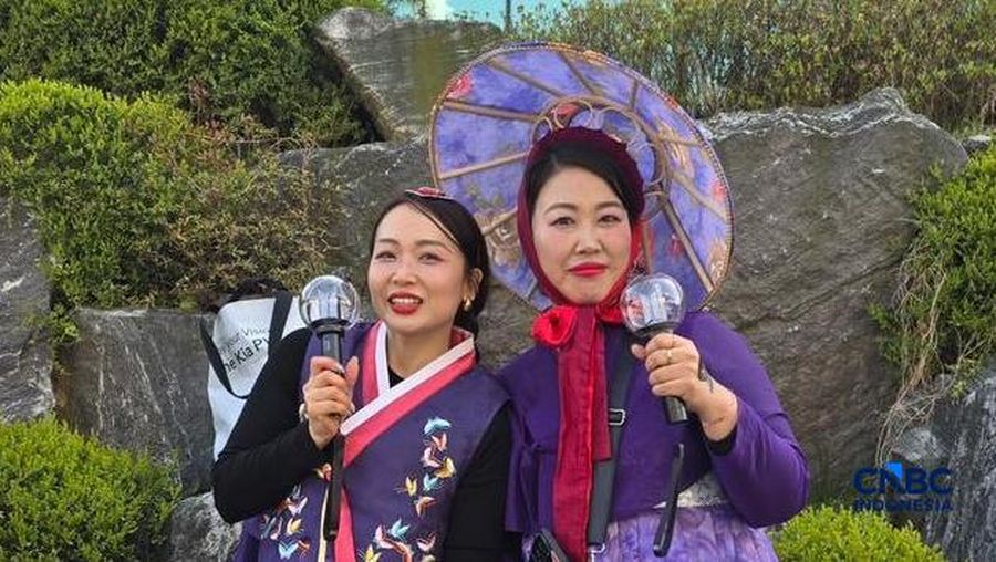 BTS atau Bangtan Sonyeondan membuka tur dunia bertajuk BTS World Tour ARIRANG dengan konser hari kedua di Goyang Stadium pada Sabtu (11/4/2026), yang dipadati ARMY dari berbagai negara. (CNBC Indonesia/Fergi Nadira)