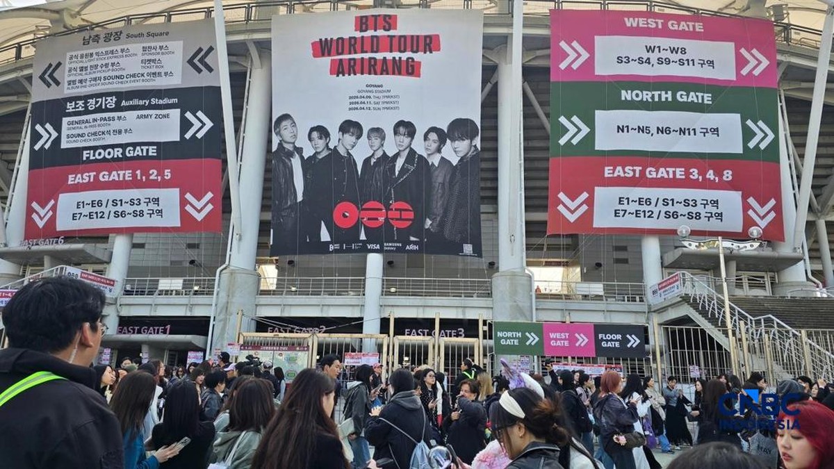 Potret Gaya Unik ARMY Ramaikan Konser Perdana BTS 'ARIRANG' Hari Kedua