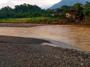 Aktivitas Guguntur Tambang Emas di Lengkong Cemari Sungai Cidadap