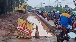 Perbaikan Jalan di Gasing Banyuasin Timbulkan Kemacetan hingga ke Palembang