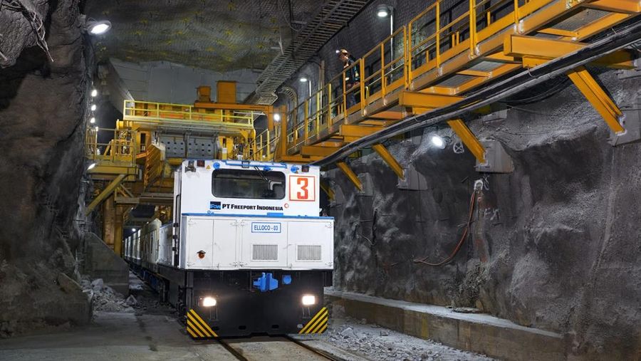 Area tambang terbuka Grasberg dan tambang bawah tanah Deep Mill Level Zone (DMLZ), PT Freeport Indonesia (PTFI). (PT Freeport Indonesia