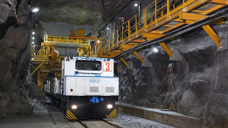 Area tambang terbuka Grasberg dan tambang bawah tanah Deep Mill Level Zone (DMLZ), PT Freeport Indonesia (PTFI). (PT Freeport Indonesia