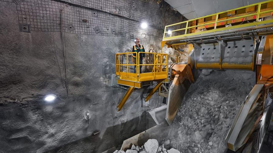 Area tambang terbuka Grasberg dan tambang bawah tanah Deep Mill Level Zone (DMLZ), PT Freeport Indonesia (PTFI). (PT Freeport Indonesia