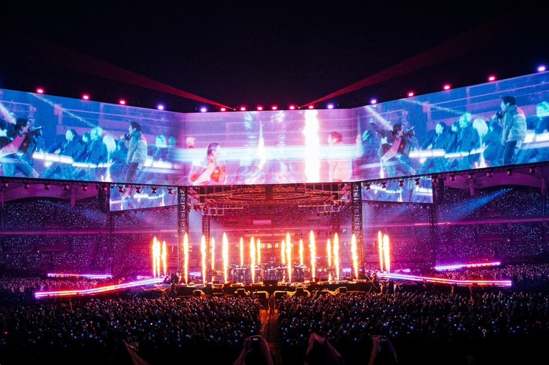 BTS tampil penuh energi di konser hari kedua BTS World Tour