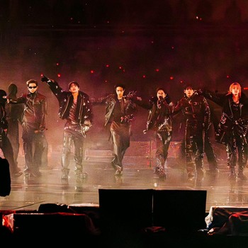 Aksi Panggung BTS Tampil Memukau di Konser ARIRANG World Tour