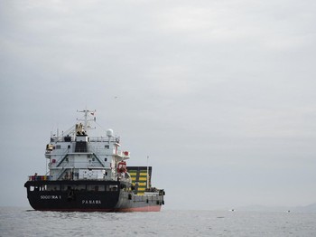 Amerika Serikat dilaporkan mencegat dan mengalihkan sejumlah kapal tanker berbendera Iran di berbagai perairan Asia.