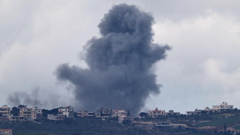 Smoke rises following an airstrike in Lebanon, as seen from Israeli side of the border, April 12, 2026. REUTERS/Amir Cohen