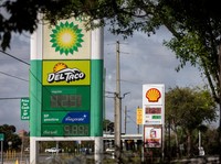 Harga BBM di SPBU Meledak Parah, Warga AS Ramai-ramai Teriak