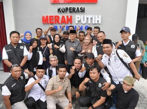 Tinjau Kopdes Merah Putih di Banggai, Mendes Luruskan Isu Dana Desa