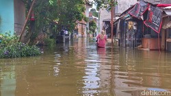 Cerita Arita Hadapi Banjir Bandung, Cari Jalan Tikus Demi Kerja