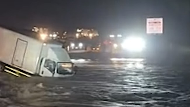 Cuaca Ekstrem Terjang Arab Saudi, Riyadh Banjir