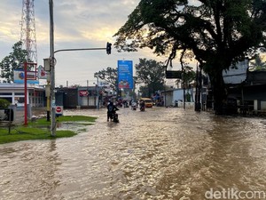 Banjir yang Belum Surut di Jalur Majalaya-Cicalengka