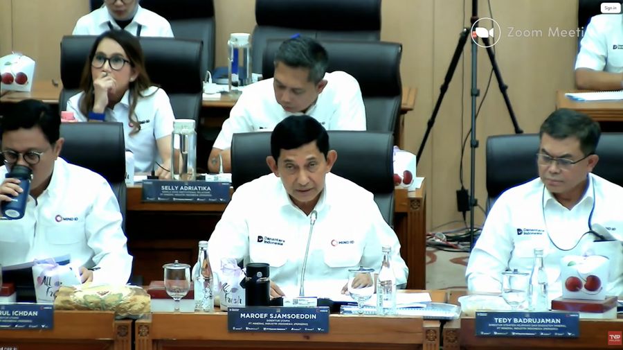 Direktur Utama Mind ID, Maroef Sjamsoeddin saat mengikuti Rapat Dengar Pendapat (RDP) dengan Komisi XII DPR RI di Komplek Parlemen, Jakarta, Senin (13/4/2026). (Tangkapan Layar Youtube/TVR Parlemen)