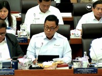 Direktur Utama PT Aneka Tambang Tbk (Antam), Letjen TNI (Purn.) Untung Budiharto saa mengikuti Rapat Dengar Pendapat (RDP) dengan Komisi XII DPR RI di Komplek Parlemen, Jakarta, Senin (13/4/2026). (Tangkapan Layar Youtube/TVR Parlemen)