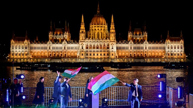 Peter Magyar, leader of the opposition Tisza party, and other officials celebrate following the partial results of the parliamentary election, in Budapest, Hungary, April 12, 2026. REUTERS/Marton Monus     TPX IMAGES OF THE DAY