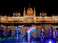 Potret Oposisi Menang Telak, 