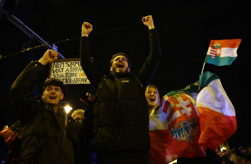 Peter Magyar, leader of the opposition Tisza party, and other officials celebrate following the partial results of the parliamentary election, in Budapest, Hungary, April 12, 2026. REUTERS/Marton Monus     TPX IMAGES OF THE DAY