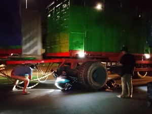Gagal Salip Truk, Pemotor Tewas Terlindas di Arteri Porong Sidoarjo